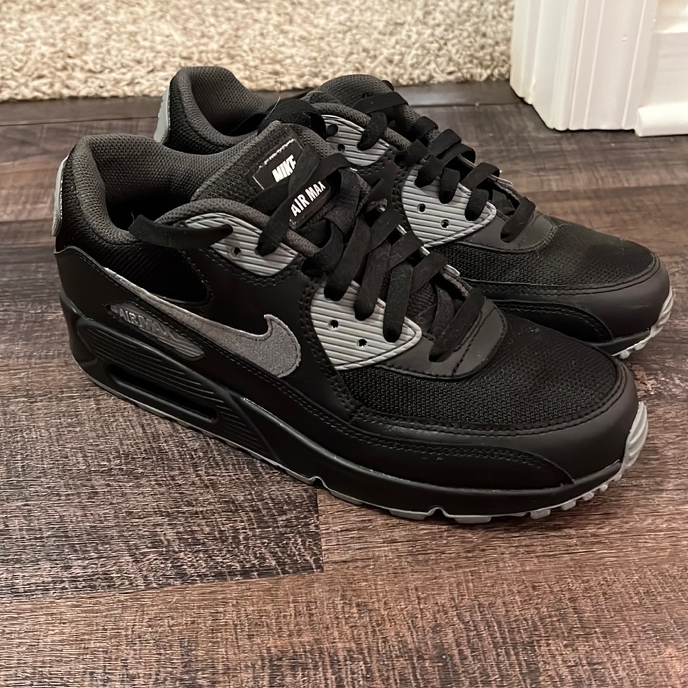 Mens nike air maxes. Black with some grey. Smoke free home. Worn MAYBE 3 times.